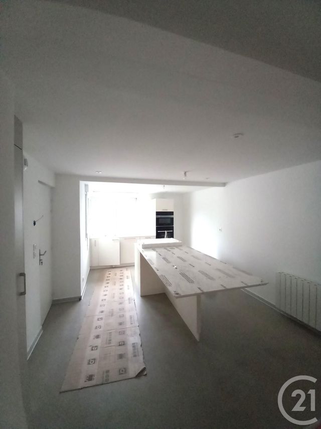 Appartement F4 à louer - 4 pièces - 97.98 m2 - CHERBOURG EN COTENTIN - 50 - BASSE-NORMANDIE - Century 21 Hervé Regnault